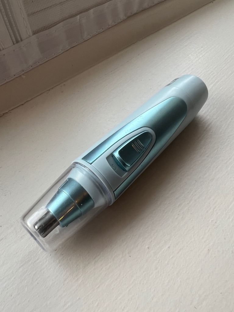 Electric Nose Hair Trimmer – Compact Grooming Tool