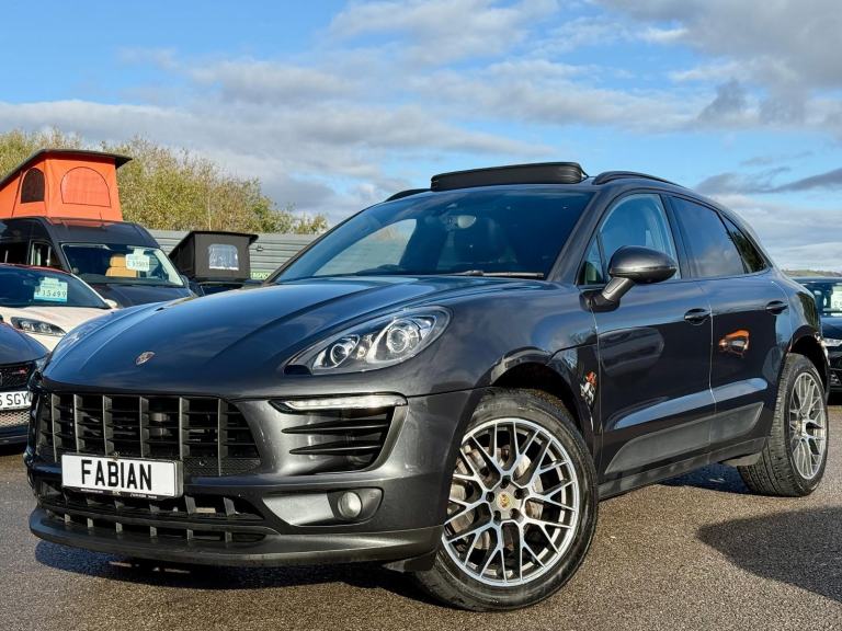 2018 Porsche Macan 2.0T PDK 4WD **Pan Roof - Reverse Cam - 20" Alloys - FSH**