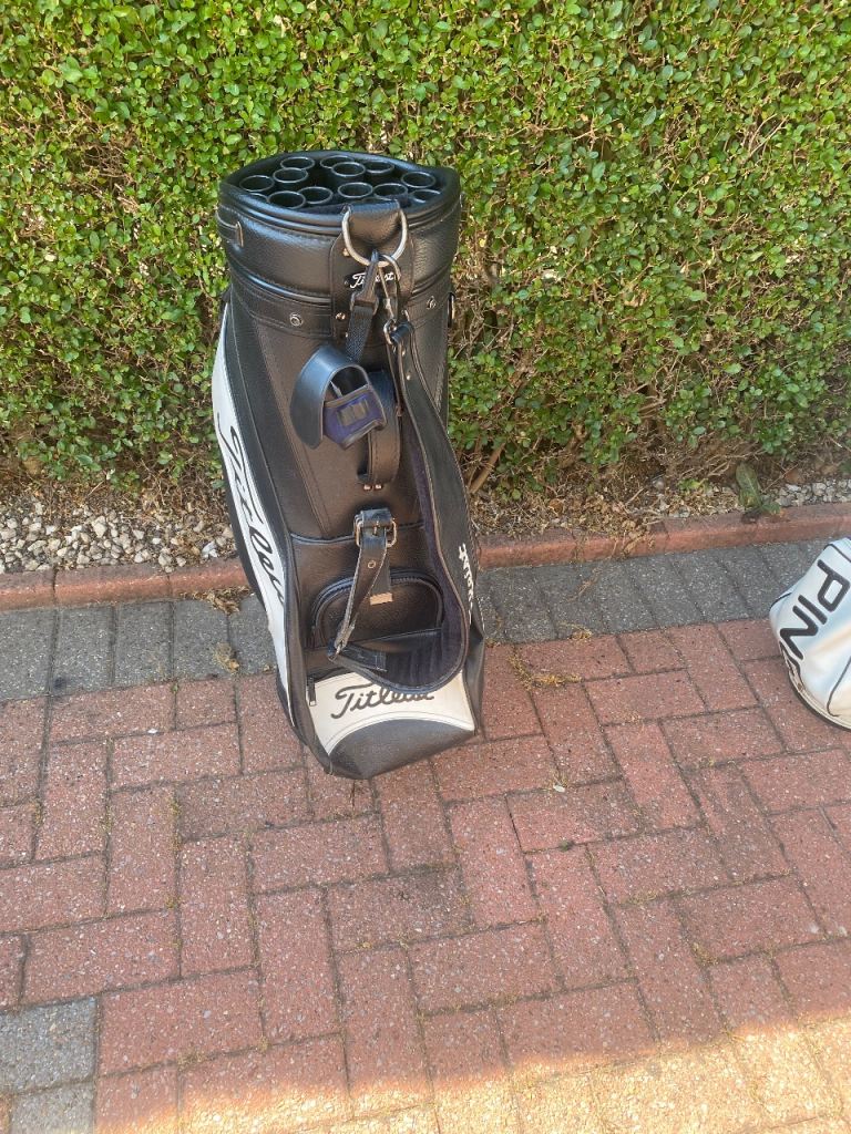 Titleist Golf Bag - Black and White, Good Condition