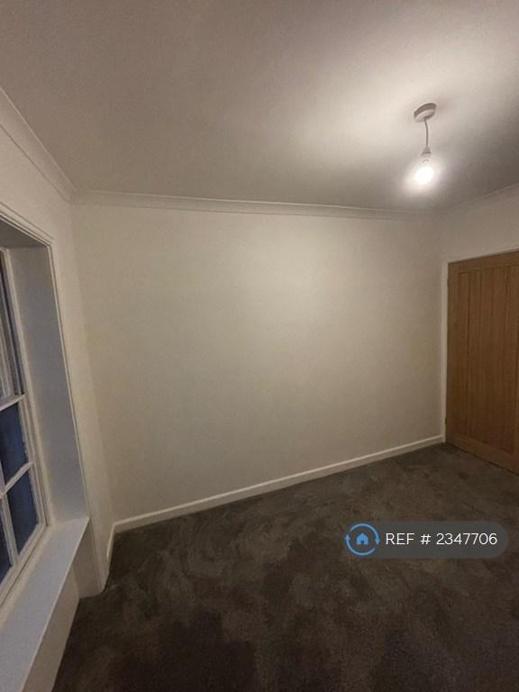 1 bedroom flat in Wellington Parade, Gloucester, GL1 (1 bed) (#2347706)