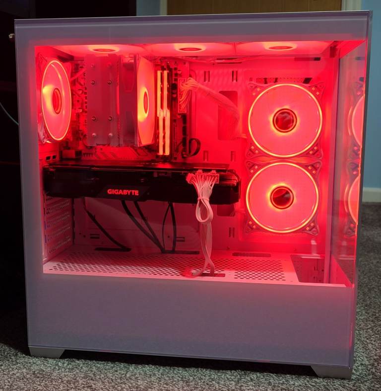White Custom Gaming PC | RTX 2070 S 8GB | Ryzen 7 2700x | 16GB RAM | 512GB NVME SSD | Win 11 Pro