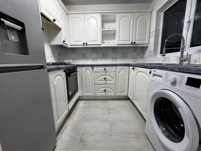 image for Lovely 2-Bedroom House – Colliers Wood