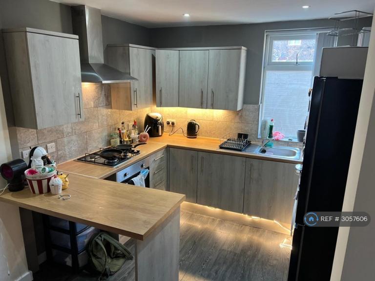 2 bedroom house in Mere Avenue, Salford, M6 (2 bed) (#3057606)