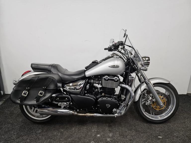 TRIUMPH THUNDERBIRD 1600 ** PANNIERS - 2 KEYS - 12 MONTH MOT **