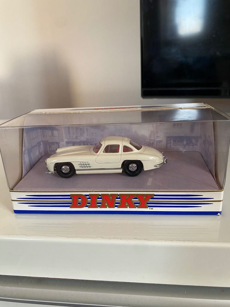 DINKY Mercedes-Benz 300 SL Gullwing Die-Cast Model - New