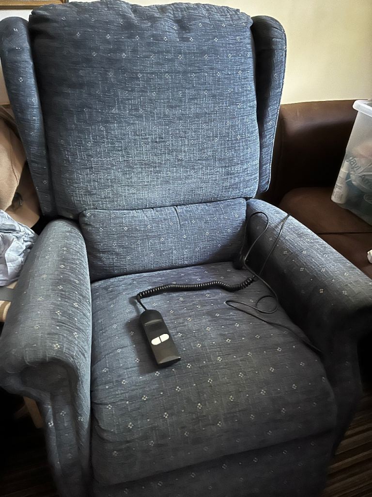 Mobility recliner arm chair 