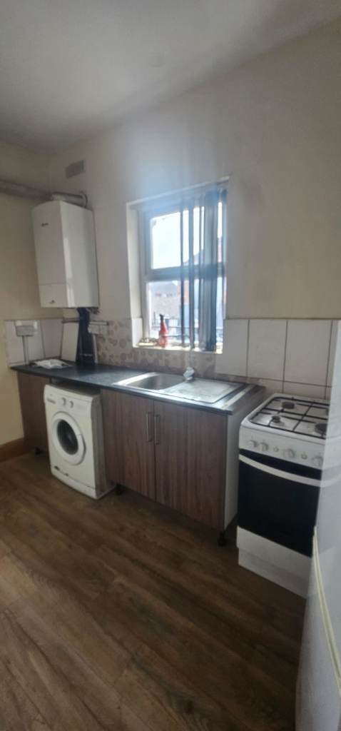 2 x Flat above shop to rent