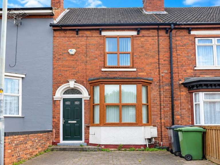 4 BED Wolverhampton WV10 Near New Cross Hospital | COMPANY LET ALLOWED