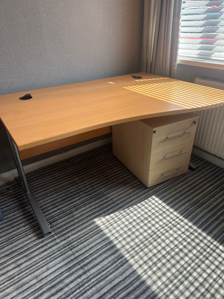 Computer desk