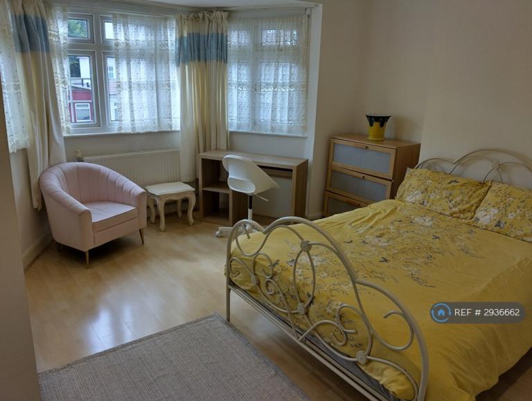 1 bedroom in Rowsley Avenue, London, NW4 (#2936662)