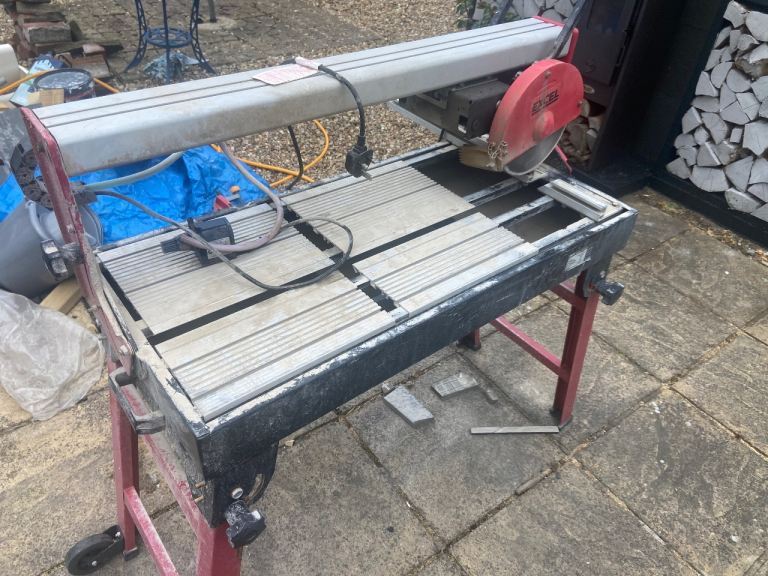 Tile saw