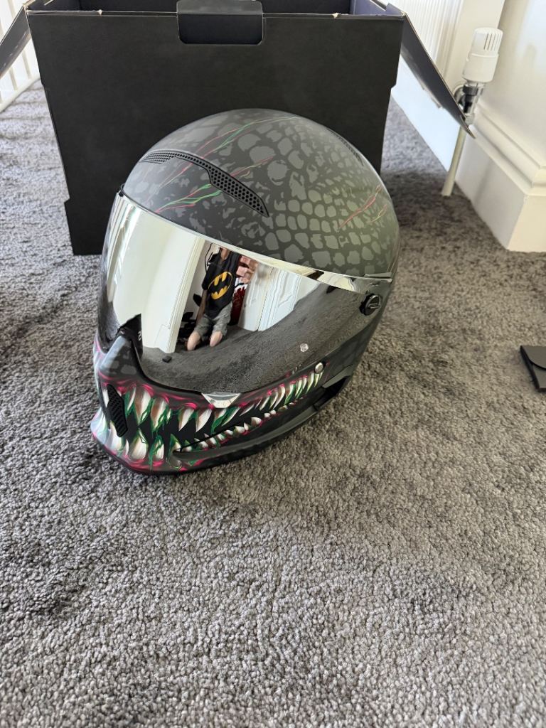 Motorbike helmet ( new )