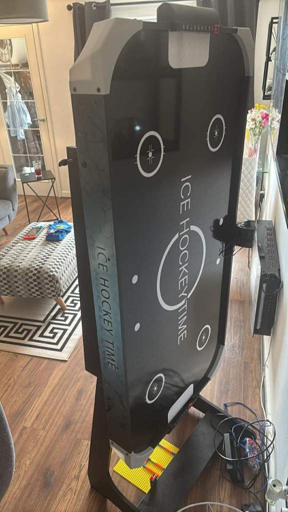Foldaway air hockey table 