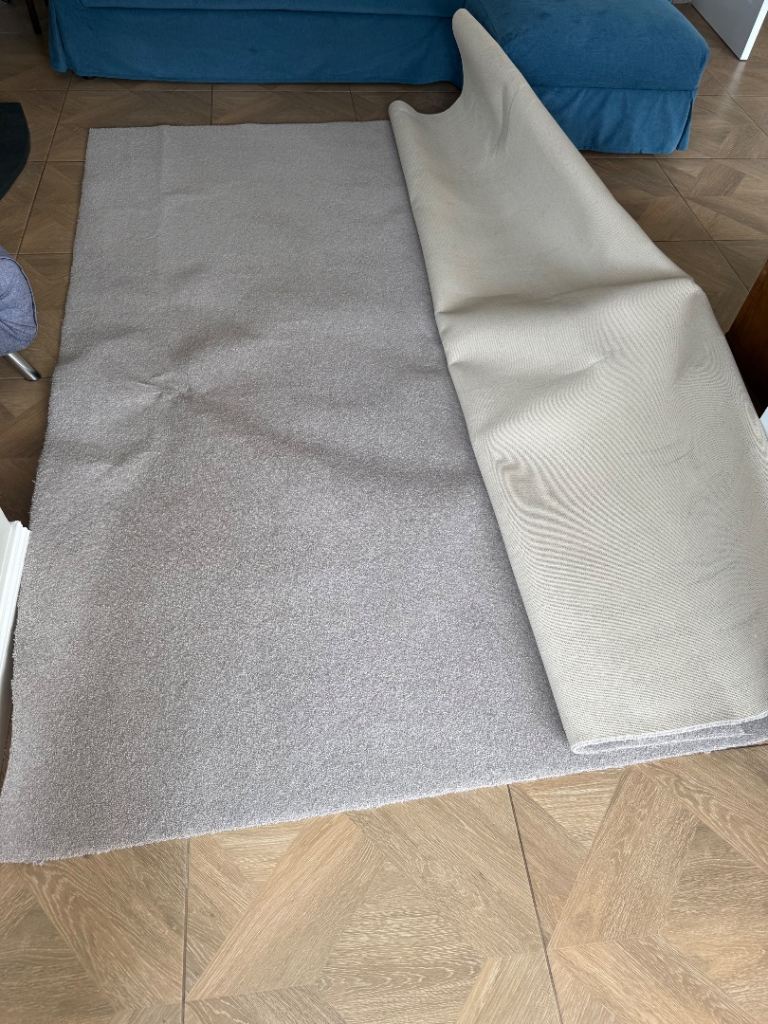 Large Grey Carpet – Good Condition