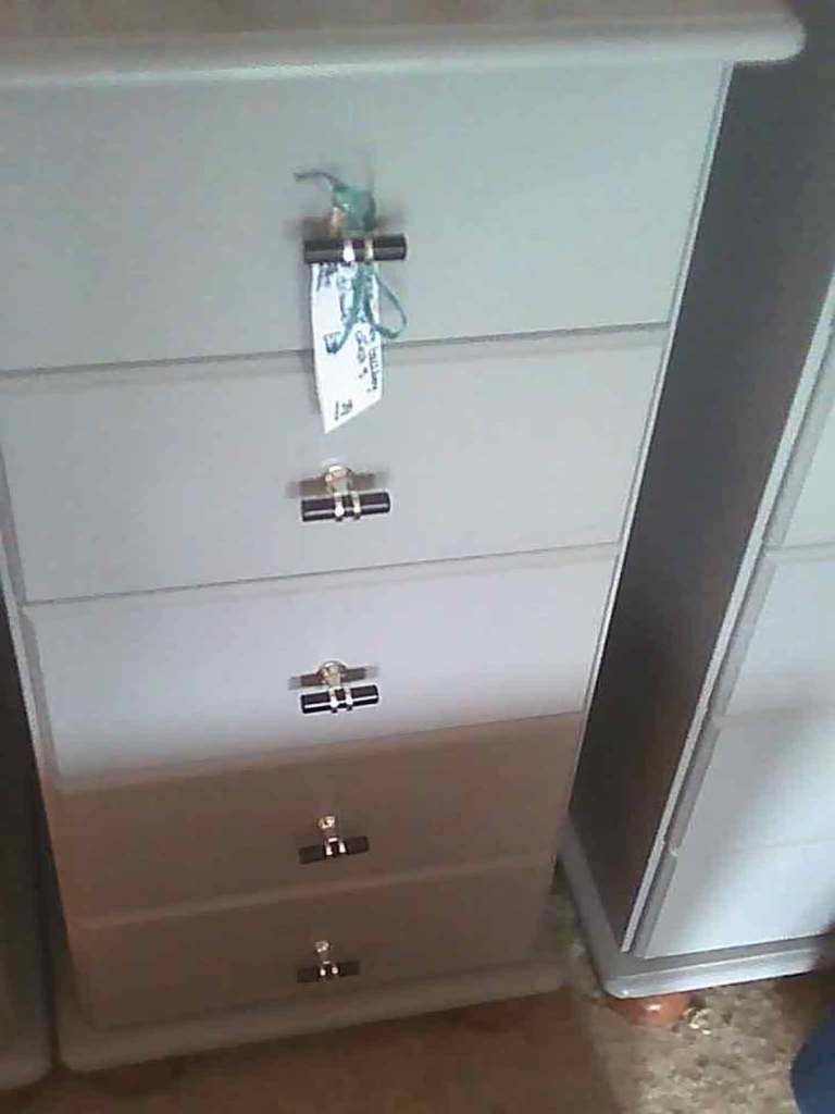 MODERN PINE GREY PAINTED UPRIGHT CHEST OF 5 DRAWERS / TALLBOY. 3 MATCHING AVAILABLE. DELIVERY POSS