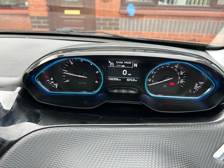 Peugeot, 2008, Hatchback, 2015, Semi-Auto, 1560 (cc), 5 doors