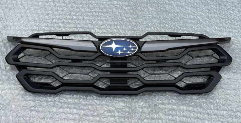 GENUINE SUBARU Crosstrek 2023 on  5AA-GUF Radiator Grille 91122FN210 . Condition 