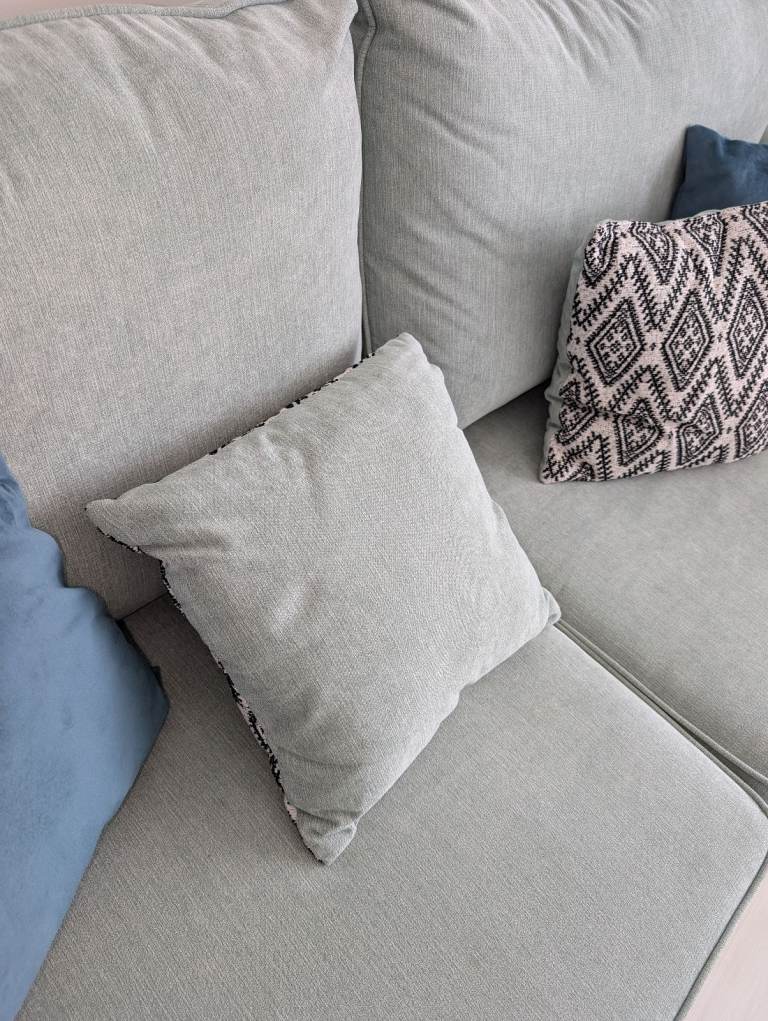 Lovely little suite 2 and 3 seater