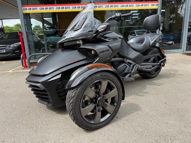 2016 Can-Am SPYDER F3s 1330cc 6 speed semi automatic trike in black