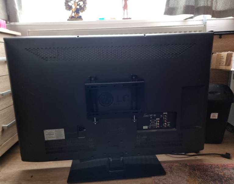 LG 42" Smart TV with Wall Bracket