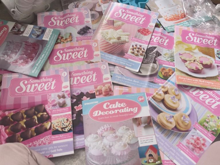 Large bundle of cake making / decorating items 