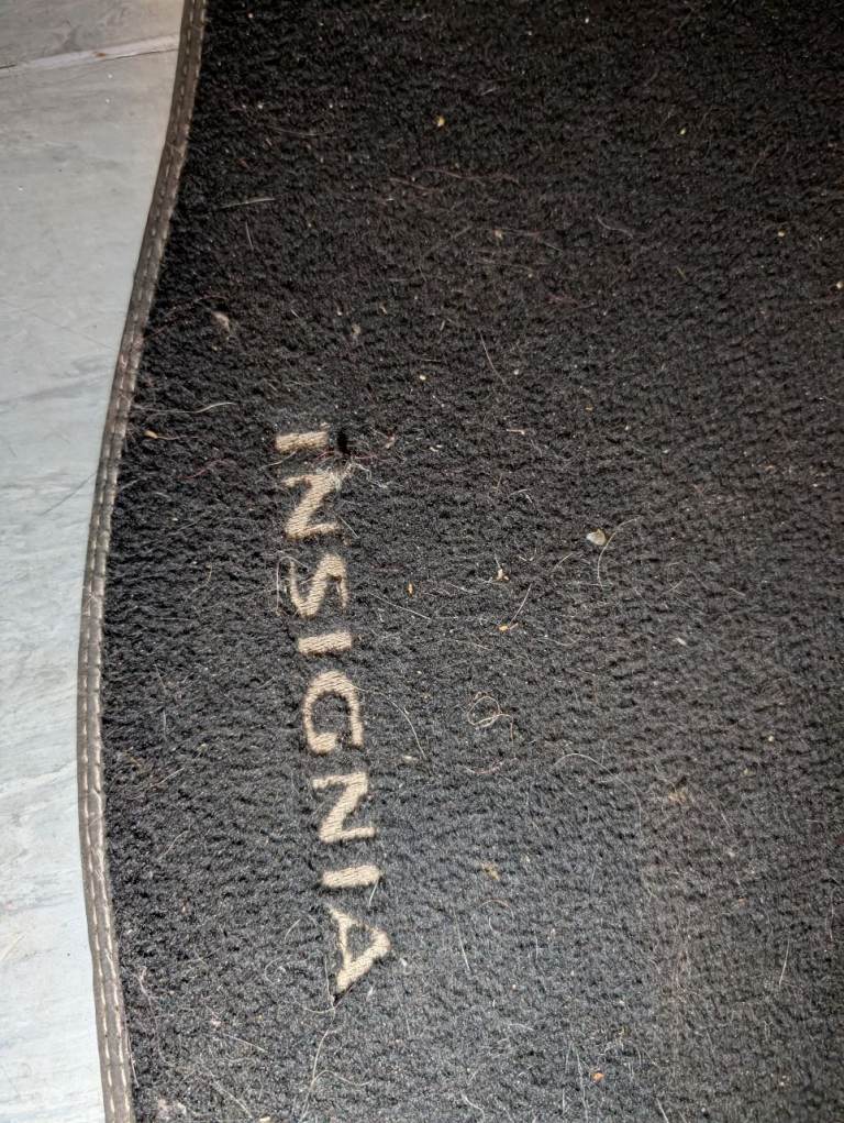 GENUINE VAUXHALL INSIGNIA ESTATE  SET 4 FRONT REAR   BLACK CARPET FLOOR MATS