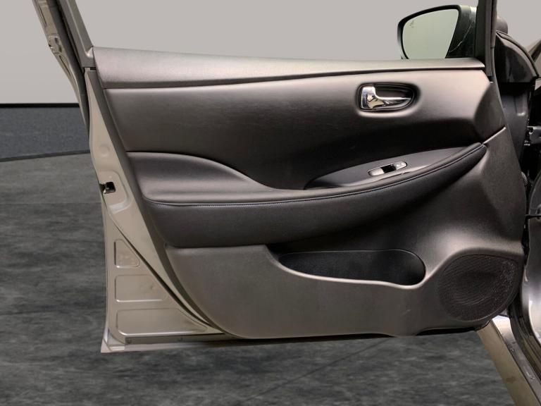 2024 Nissan Leaf 110kW N-Connecta 39kWh 5dr Auto HATCHBACK ELECTRIC Automatic