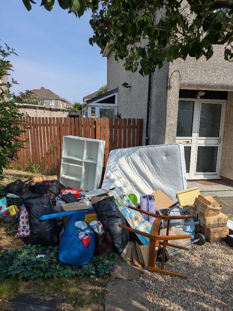 RELIABLE RUBBISH REMOVAL - HOUSE/GARAGE/GARDEN CLEARANCE - BINS EMPTIED - COUCH/MATTRESS UPLIFT