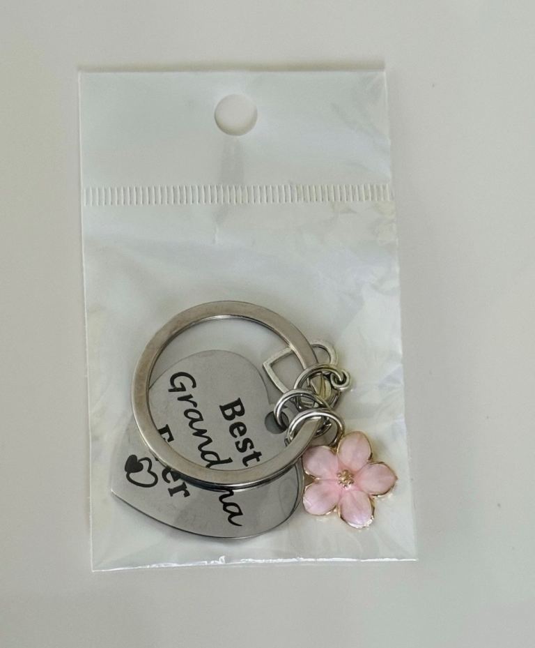Best Grandma Ever Keychain with Flower Charm – New