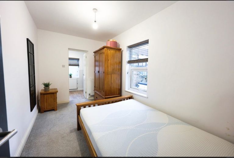 Excellent Ensuite Room available in NR3