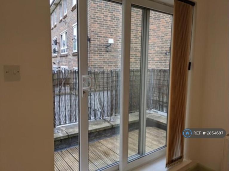 1 bedroom flat in Amhurst Park, London, N16 (1 bed) (#2854687)