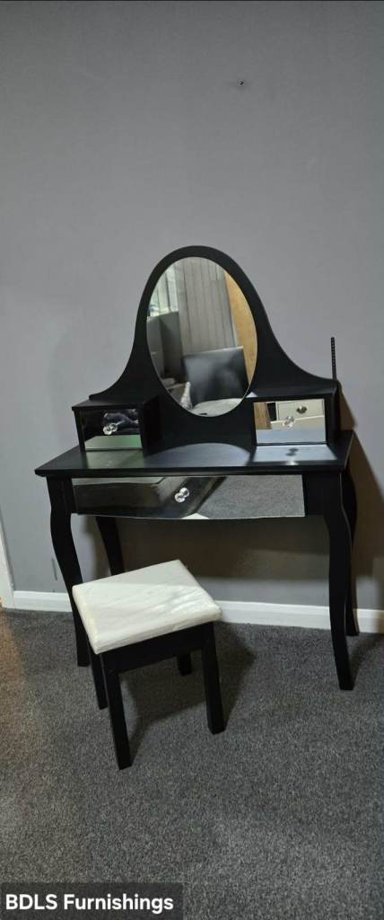 Mirrored dressing table and stool