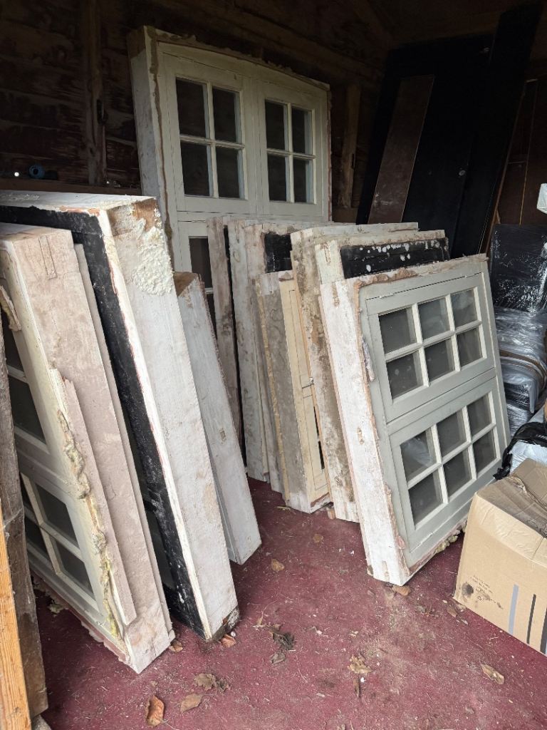 15 x hardwood custom made windows £150 each 