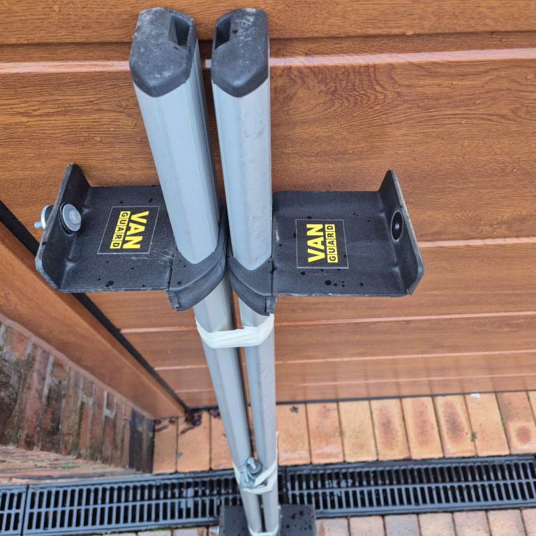 Van Guard roof bars