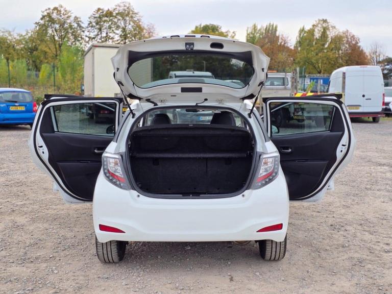 2014 Toyota Yaris 1.5 VVT-h Trend Hatchback 5dr Petrol Hybrid CVT Euro 5 (101 ps) Hatchback Hybri...