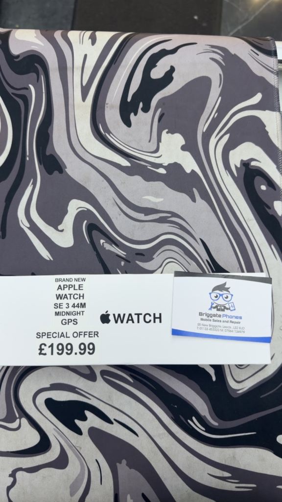 BRAND NEW Apple Watch SE 3 44MM GPS Midnight one year warranty 