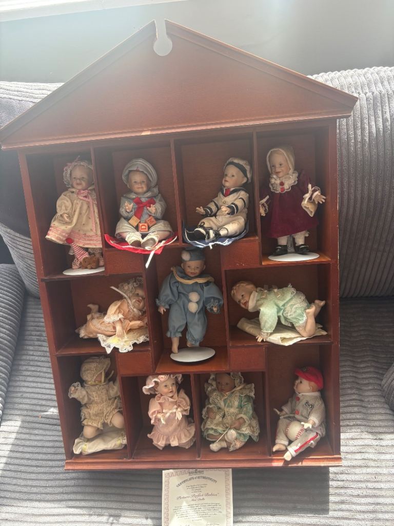 Ashton drake picture perfect mini dolls and display unit 