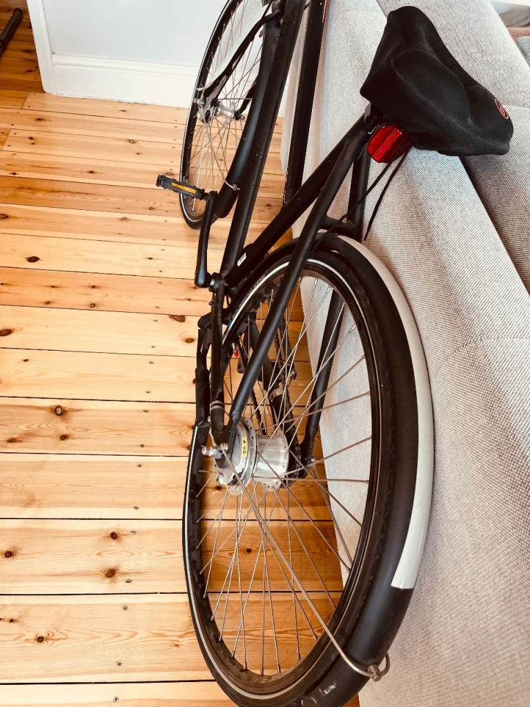 Matte Black Batavus Stravos Ltd urban city bike in very good condition - collection only