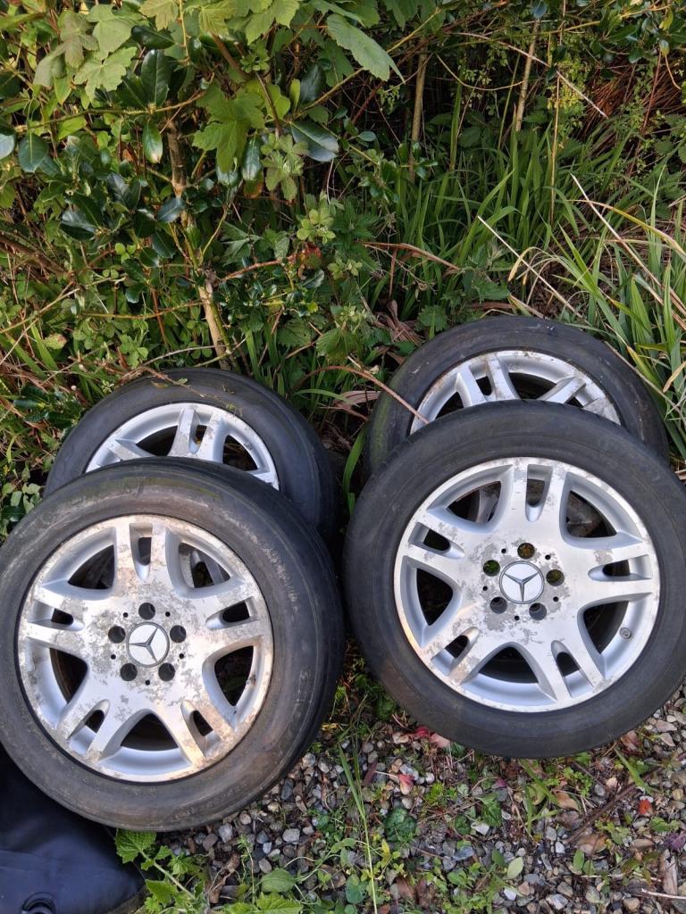 Four original E Class Mercedes alloys size: 225x55xr16