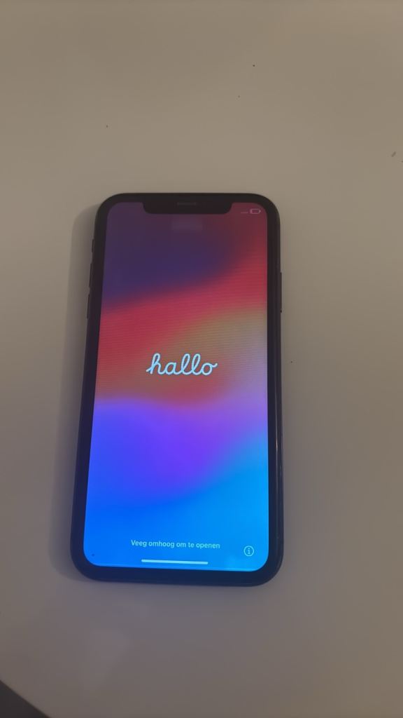 iPhone 11 - Working - Original box - Damaged