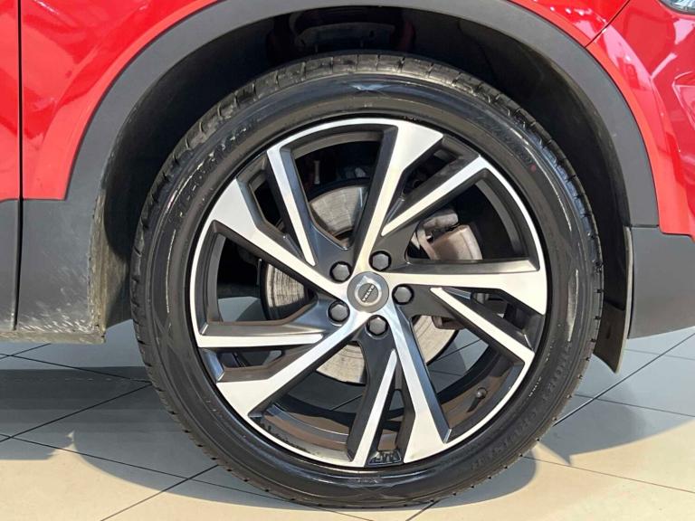  Volvo XC40 2.0 B4P R DESIGN Pro 5dr Auto [7 speed] Estate Petrol Automatic