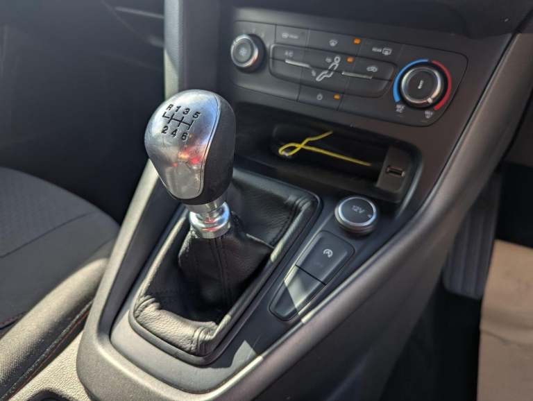 FORD FOCUS 1.5 ST-LINE DIESEL VERY GOOD CONDITION NEW CAMBELT KIT SERVICE MOT