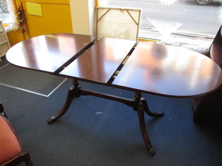 TRADITIONAL MAHOGANY EXTENDING TABLE AND 4 CHAIRS at HAVEN TRUST CHARITY SHOP