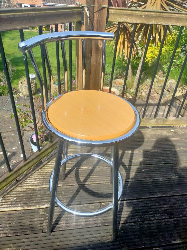 2 Breakfast bar stools