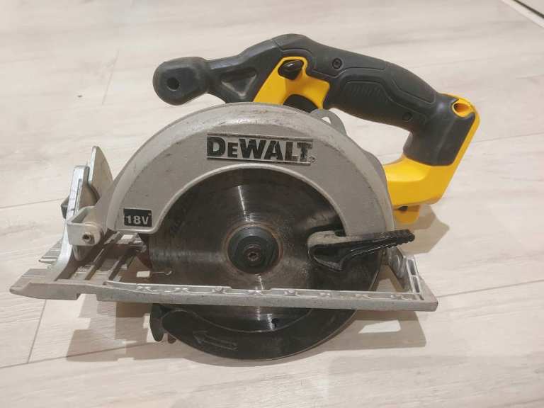 DEWALT  165mm 18V Li-Ion XR Cordless Circular Saw - Bare