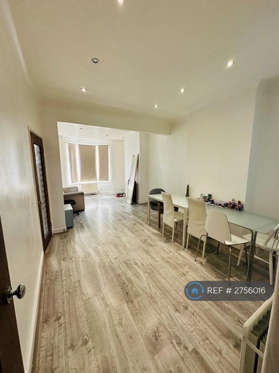 3 bedroom house in Chichester Road, Leyton Stone, E11 (3 bed) (#2756016)