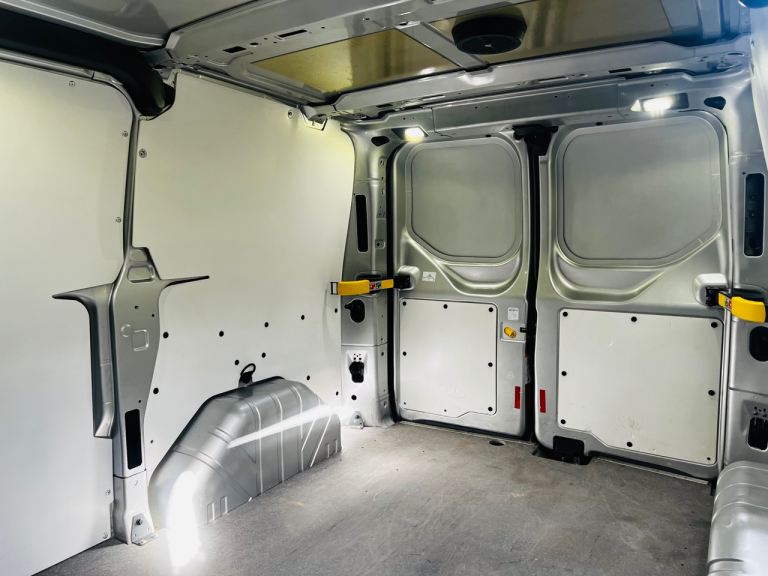 FORD TRANSIT CUSTOM PANEL VAN 2017 GENUINE LOW MILEAGE ONLY 32K FULL HISTORY MINT VAN