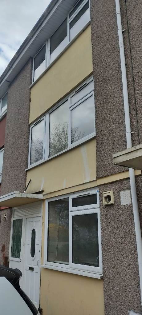 4 bedroom townhouse available near city centre.