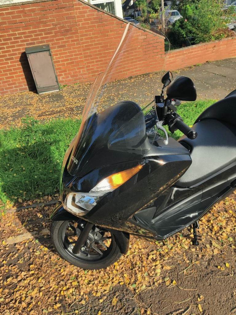 Honda Forza 300 immaculate condition (with free new tyre/TERMOSCUD leg cover (new))