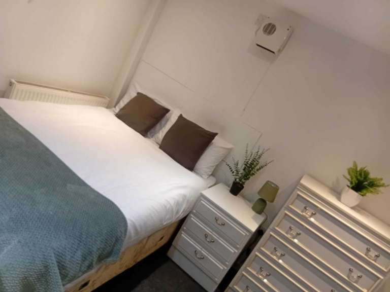  Luxury Self-Contained Studios Walsall Town Centre